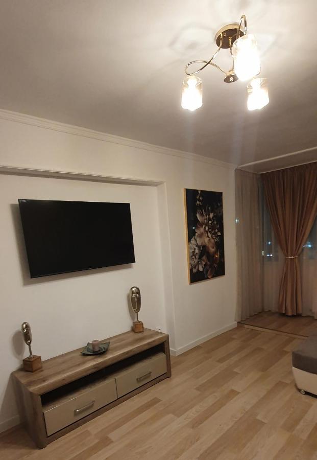 Rebecca Sweet Apartment Oradea Bagian luar foto